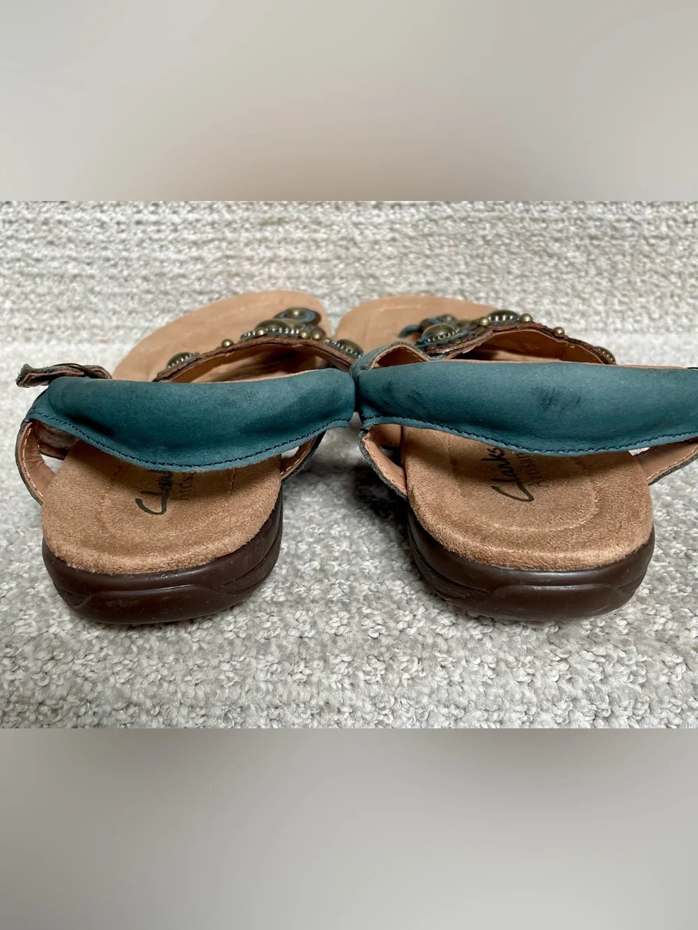 Clark’s Leather Medallions Metal Accents Comfort Sole Buckles Casual Sandals